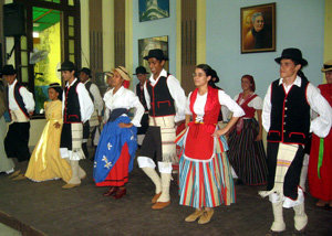  El cuerpo de baile ‘Islas Canarias’ fue muy aplaudido en la clausura.