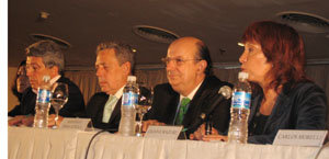  De dcha. a izda., Liliana Mazure, Santiago Fisas, Rafael Estrella y Enrique Cerezo, durante la presentación