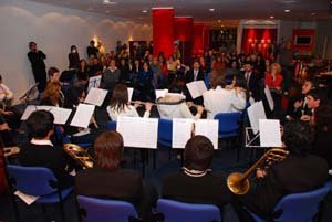  Una orquesta juvenil animó la velada en la Casa de Madrid.