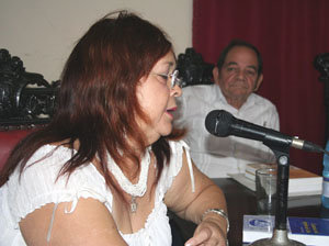  La doctora Olivia Cano y el profesor Alfredo Martín presentaron sus libros sobre los canarios en Cuba.