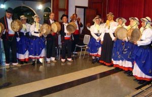  La Agrupación Coros y Danzas de La Gomera, durante su actuación de 2008 en honor a la ‘Señora de Puntallana’.