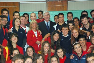  El viceconsejero de Gobernación recibió a los jóvenes residentes en Chile. 