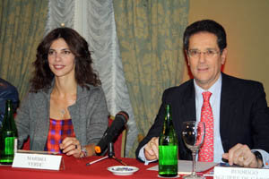 Maribel Verdú y Rodrigo Aguirre de Cáceres, durante la presentación.