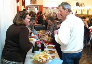  Los madrileños en Mar del Plata degustaron los productos típicos de su tierra.
