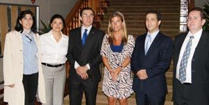  Victoria Cristóbal con los miembros de \'Hijos y nietos de españoles en México\'.