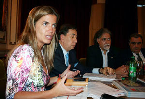  La directora de la Agencia Madrileña de Emigración, en la rueda de prensa.