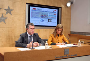 Francisco Granados y Victoria Cristóbal, durante la presentación de la nueva página web. 