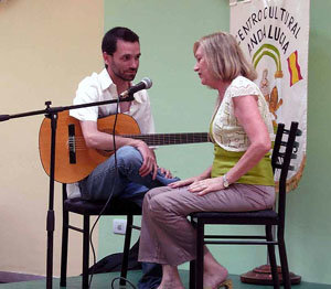 Adrián Calle y Ana Simón Guerrero, durante la actuación en el Centro de Andalucía. 