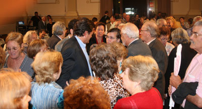  Javier Fernández saluda a los asistentes al acto del Club Español de Montevideo. 