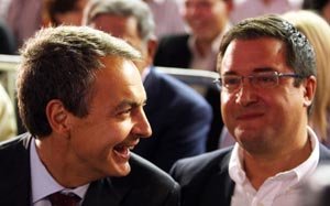  El candidato del PSOE a la Presidencia de la Junta, Óscar López, y José Luis Rodríguez Zapatero