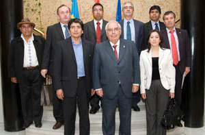  El presidente del Principado posa junto a la delegación de Potosí.