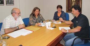  Parte de los integrantes de la Junta Directiva del CAC, trabajando en el ‘Salón de Sesiones’ del Consejo Directivo.