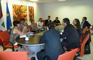 Ana Urchueguia, durante la reunión con representantes de la Región de la Araucanía.