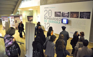 Numeroso público asistió a la exposición.